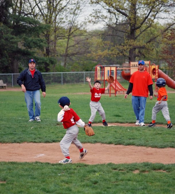 tball_onfield_vmets.jpg