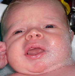 ryan_firsttub1_face.JPG (86041 bytes)